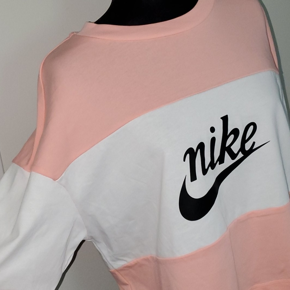 Nike - Picture 3 of 6